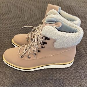 NWT Aspen Women’s Nomad Hiker Boots Sandstone 9.5